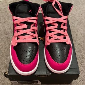 Brand New Air Jordan 1 mid Size 2 girls